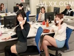 Ngắm nhìn chị đồng nghiệp thủ dâm phọt cả nước