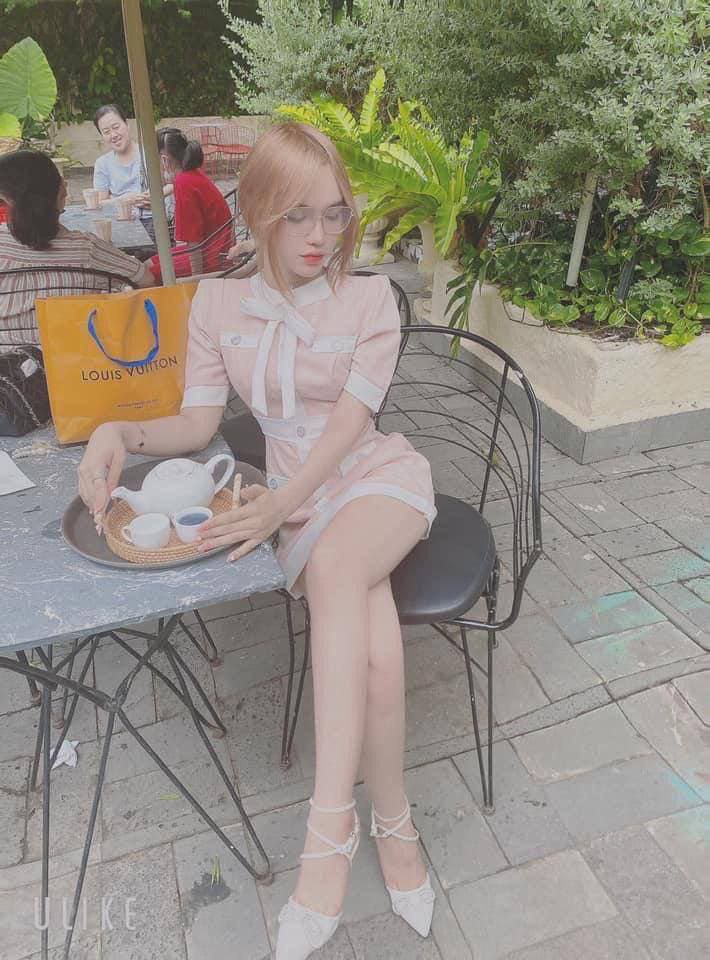 Cậu chưa từng chạm vào cơ thể phụ nữ phải không, hãy để tôi giúp cậu